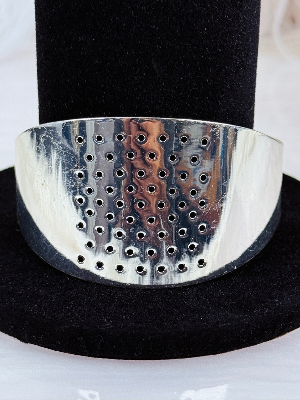 Beautiful wideband, Silvertone, lightweight cuff bracelet